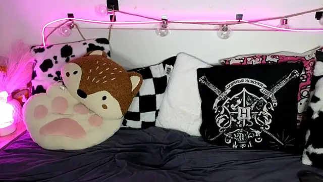 nicollewetpussy Adlı Modelin Canlı XXX Sohbeti