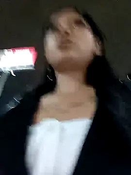 LunaHot_777 Chat XXX in diretta