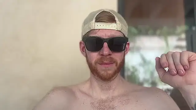 Gingerxl8: διαδικτυακό σόου στην κάμερα