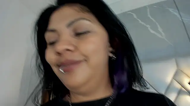Chat +18 de MirandaHaguen ao vivo