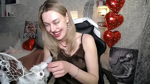 NickyAdamidi 即時 XXX 聊天