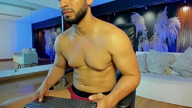 Dylann_Carter: διαδικτυακό σόου στην κάμερα