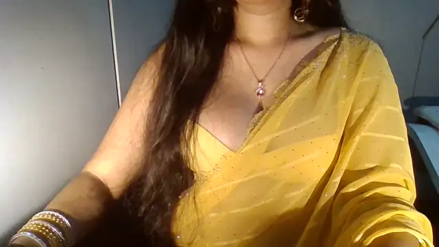 XXX chat uživo modela Yashika_Loves