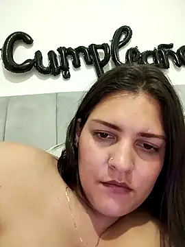 XXX chat uživo modela Mia_Hampton