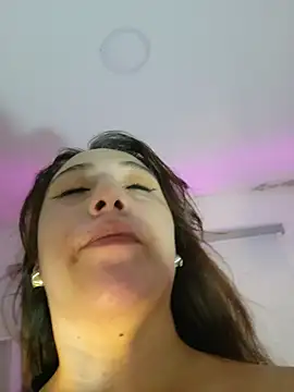 VickyHoult 现场XXX聊天