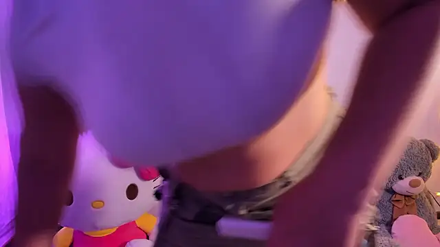 CassieBigass_ Adlı Modelin Canlı XXX Sohbeti