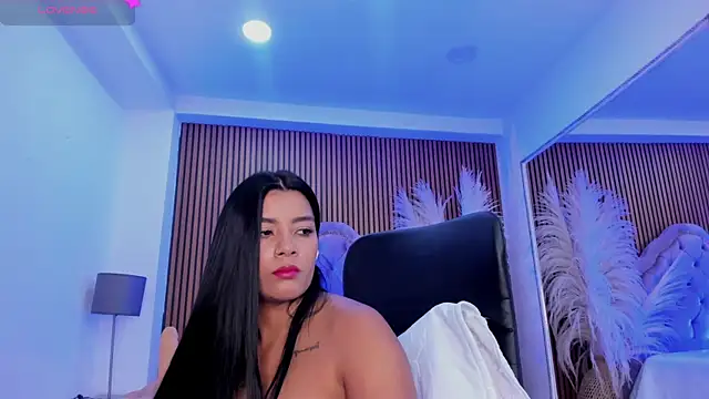 SelenaStonne 即時 XXX 聊天