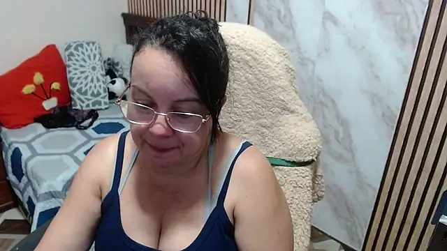 Sonialorens_: онлайн-секс-чат