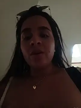 Julieth_hot-69: онлайн-секс-чат