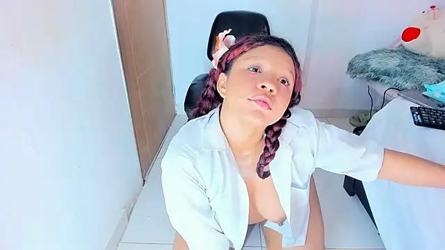 Emily_Coper18: онлайн-секс-чат