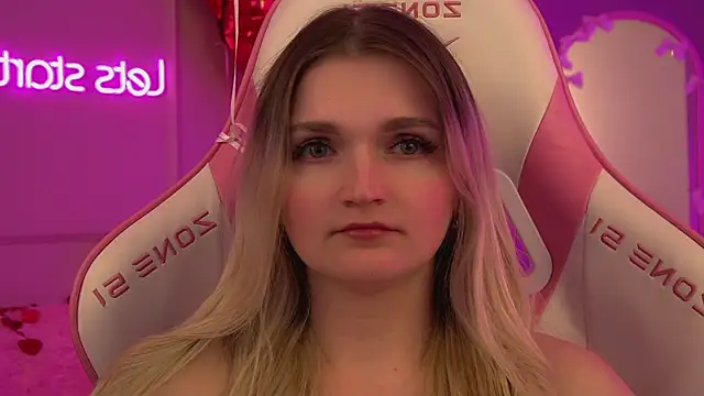 AnnyRaii Chat XXX in diretta