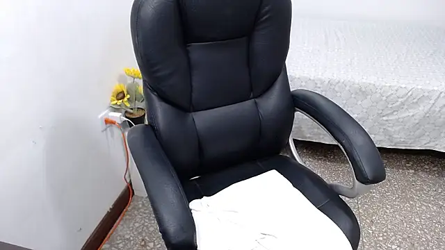 عرض كام emiliaa_hot