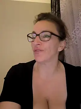 Chat +18 de Fifi83Bell ao vivo