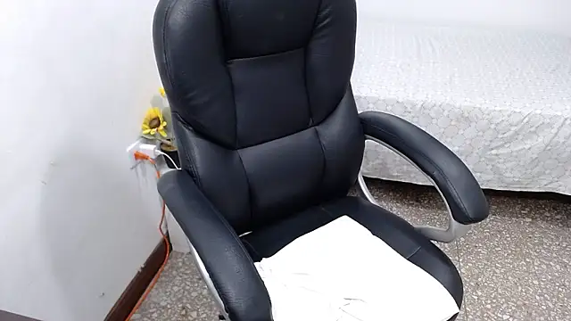 Онлайн чат XXX emiliaa_hot