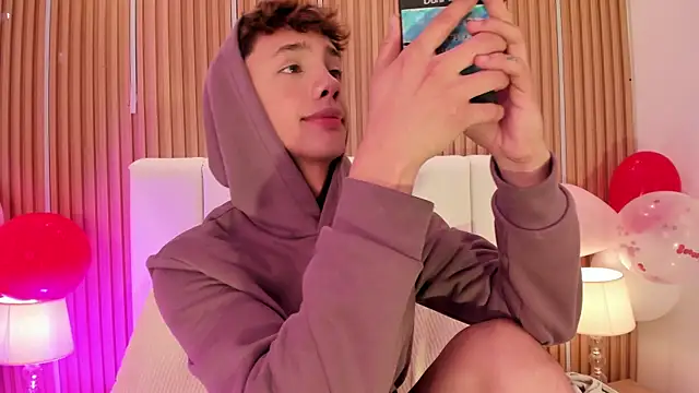 Tomy_Rox Live XXX-chat