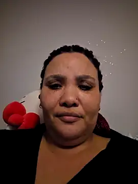 Curvy-Nthabi_X Webcam Show