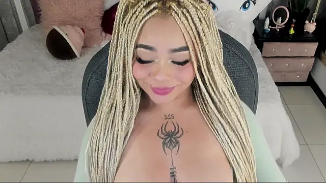 Chat +18 de conny__curly ao vivo