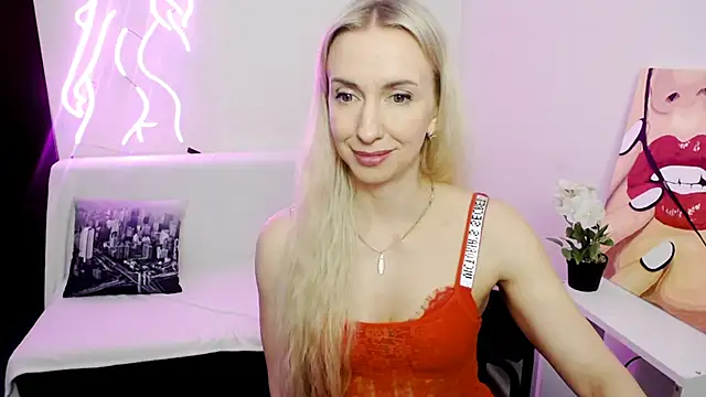 Cute_Smile_Shy Webcam-Show