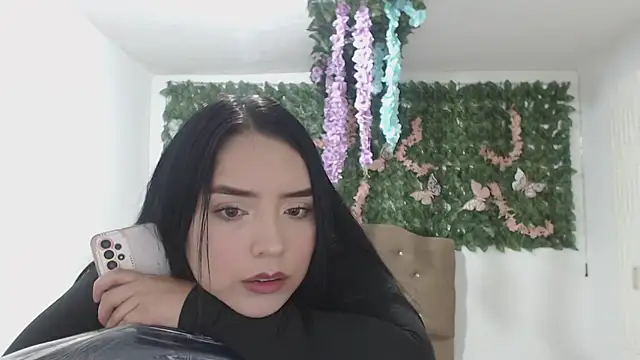 Chat +18 de adara_cute_69 ao vivo