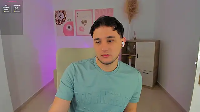 Massimo_Fiore: διαδικτυακό σόου στην κάμερα