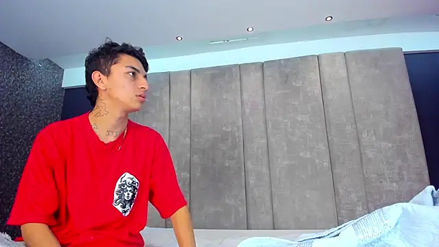 แชท XXX สดของ NickandAbby_