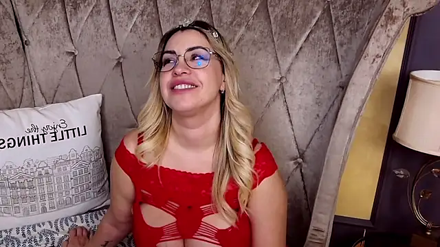 แชท XXX สดของ BustyGizelle