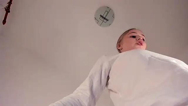 MiaMews: απευθείας συνομιλία ΧΧΧ