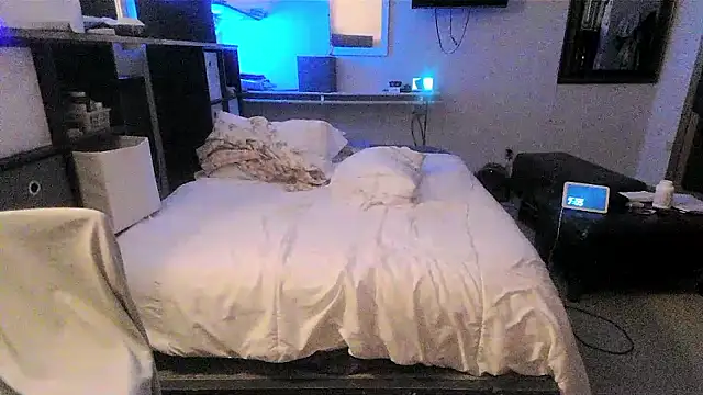 Chat +18 de sissytrapdolly24 ao vivo