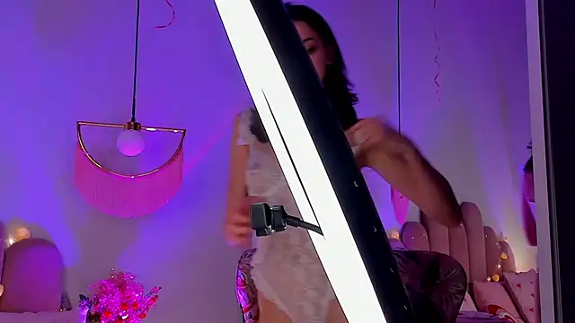 Show modela ElsaYoung na web-kameri