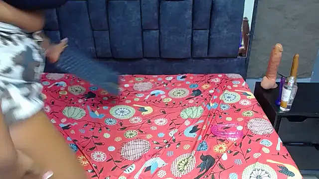 แชท XXX สดของ sanabrl_tits