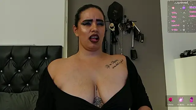 แชท XXX สดของ MariaGaitan