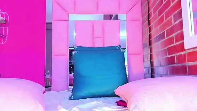 Baby_doll_XOXO webkamerás műsora