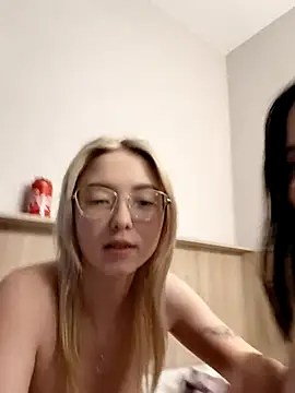 Chat XXX ao vivo de caressyourself