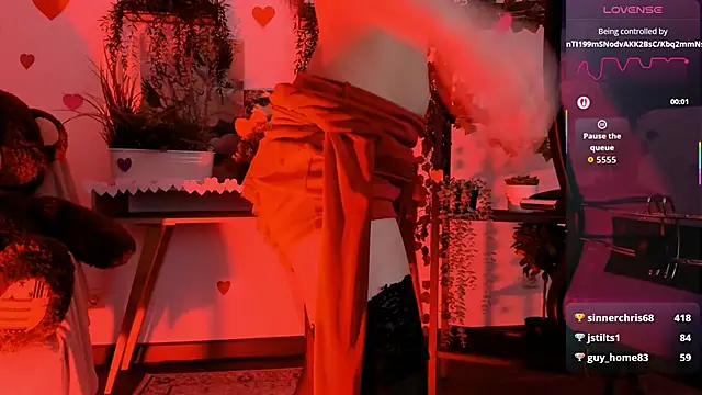 Elainebeness 即時 XXX 聊天