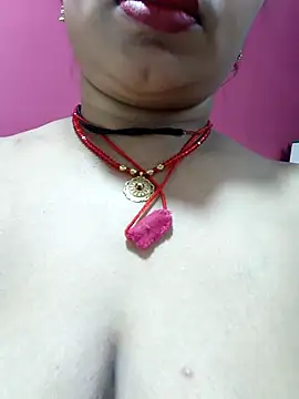 XXX chat uživo modela sexychutxxx7