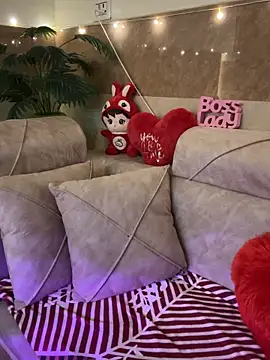 Classy-Bossy Live XXX-Chat