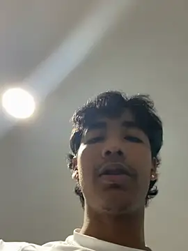 Show modela Pedestal_diamant na web-kameri