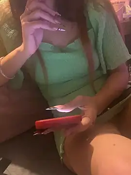 LaPetitechienne1's Live XXX Chat