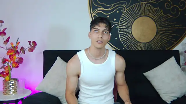 AlessioVitale 网络视讯表演