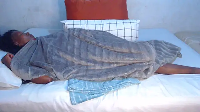 NikkiDickSavage Adlı Modelin Canlı XXX Sohbeti