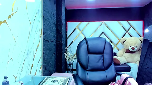 Paris_Petit Adlı Modelin Canlı XXX Sohbeti