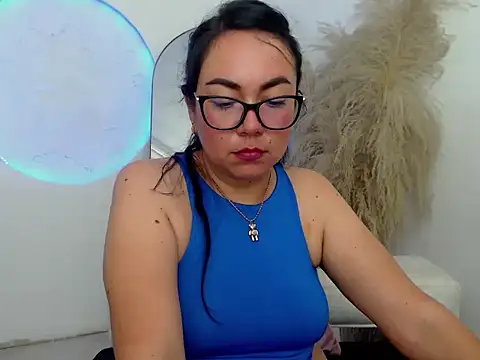 Show modela Yadis_hot na web-kameri