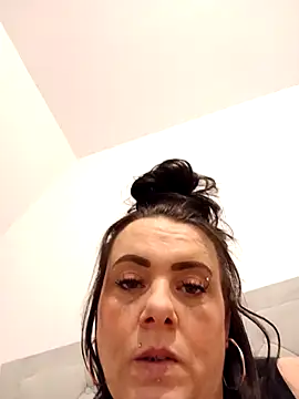 louisa36: διαδικτυακό σόου στην κάμερα