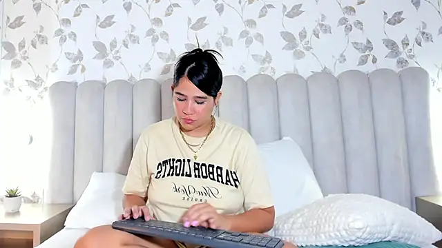 Lizz_Bunny's Webcam Show