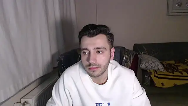 handsomeee04 即時 XXX 聊天