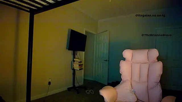 XXX chat uživo modela BriannaBrave