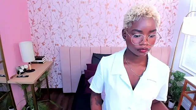 amber-hill Adlı Modelin Canlı XXX Sohbeti