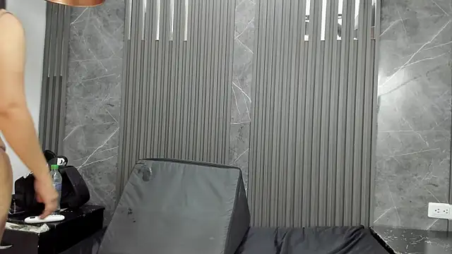 MiaCelestt Adlı Modelin Canlı XXX Sohbeti