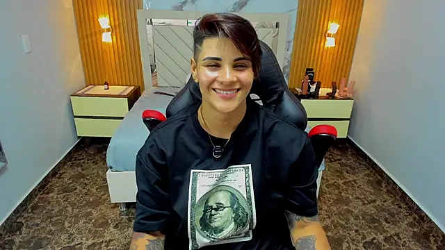 KAROLLJONES1's Webcam Show