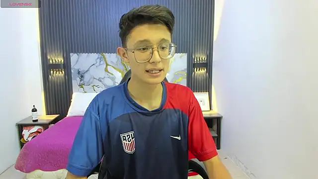 แชท XXX สดของ SantiagoRusso18